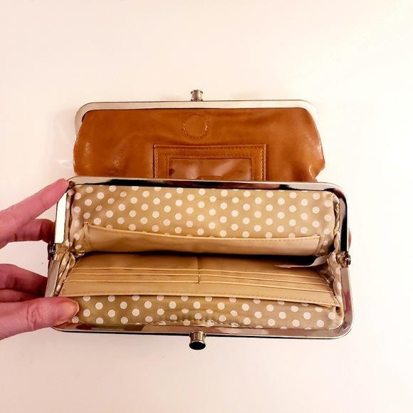 NWOT Wallet - Picture 5 of 7